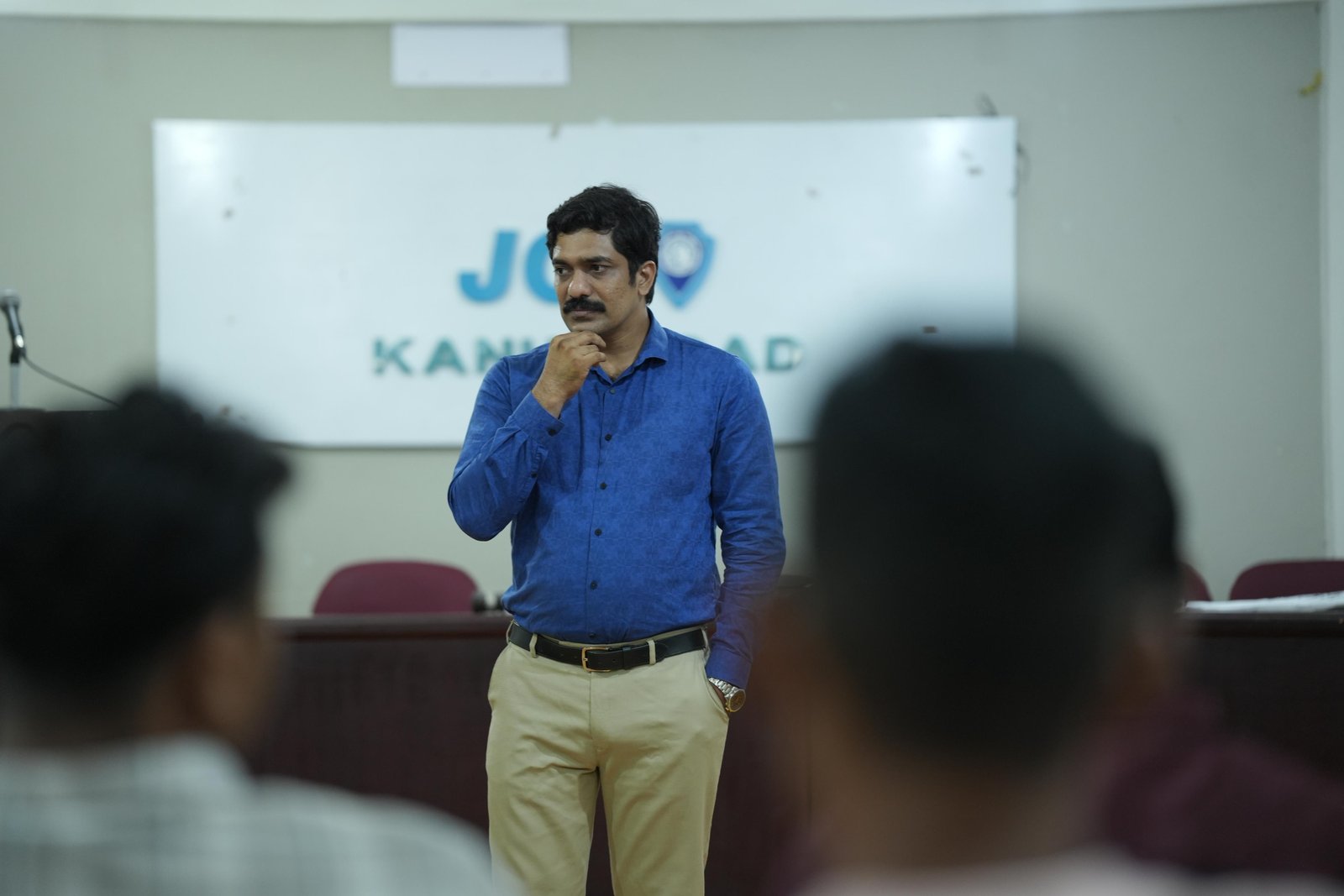 Public talk in progress